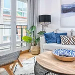 Christina Penthouse In By Solaga Homes Apartament